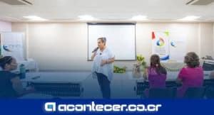 Gobierno firma contratos Fomujeres con empresarias del Pacífico Central