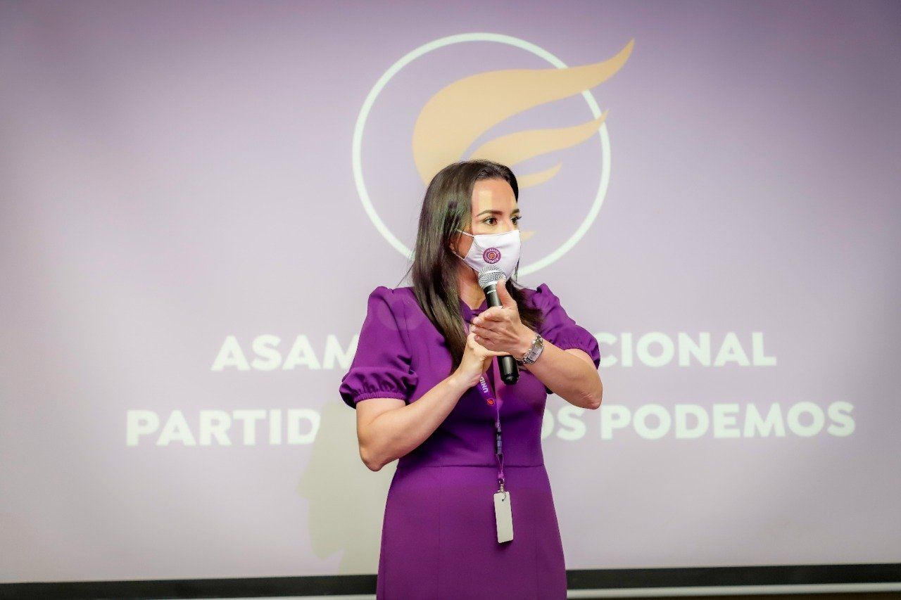Candidata Natalia Díaz destaca en el debate del TSE