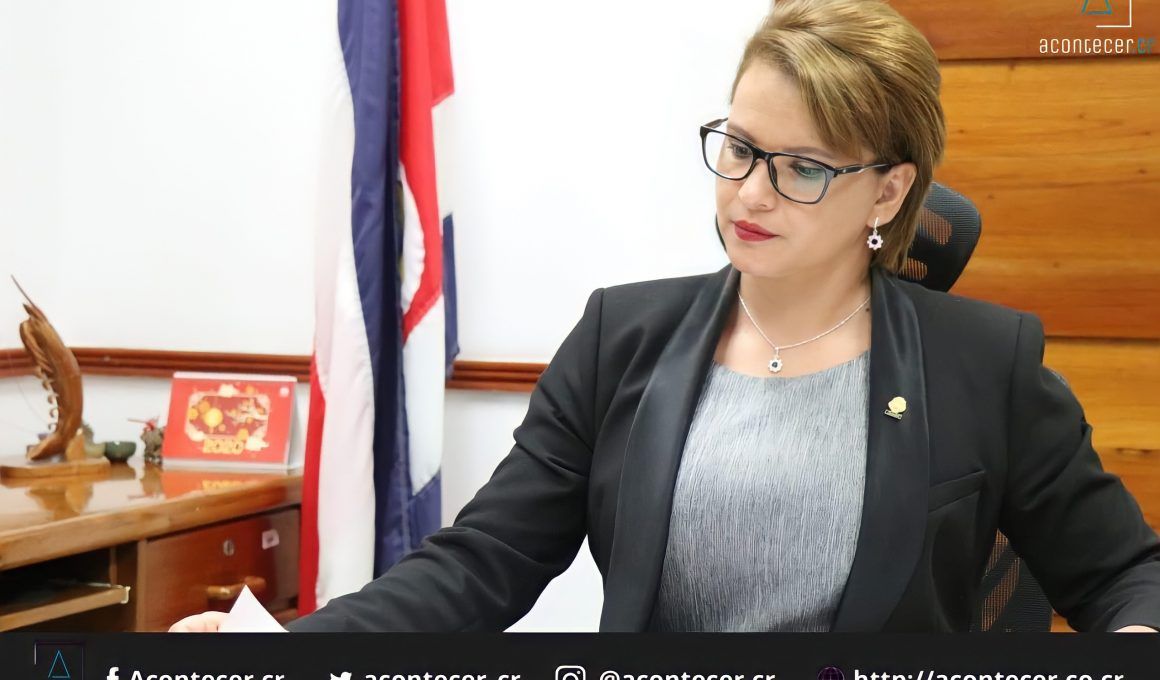 Carmen Chan propone proyecto para «proteger la vida del niño por nacer»