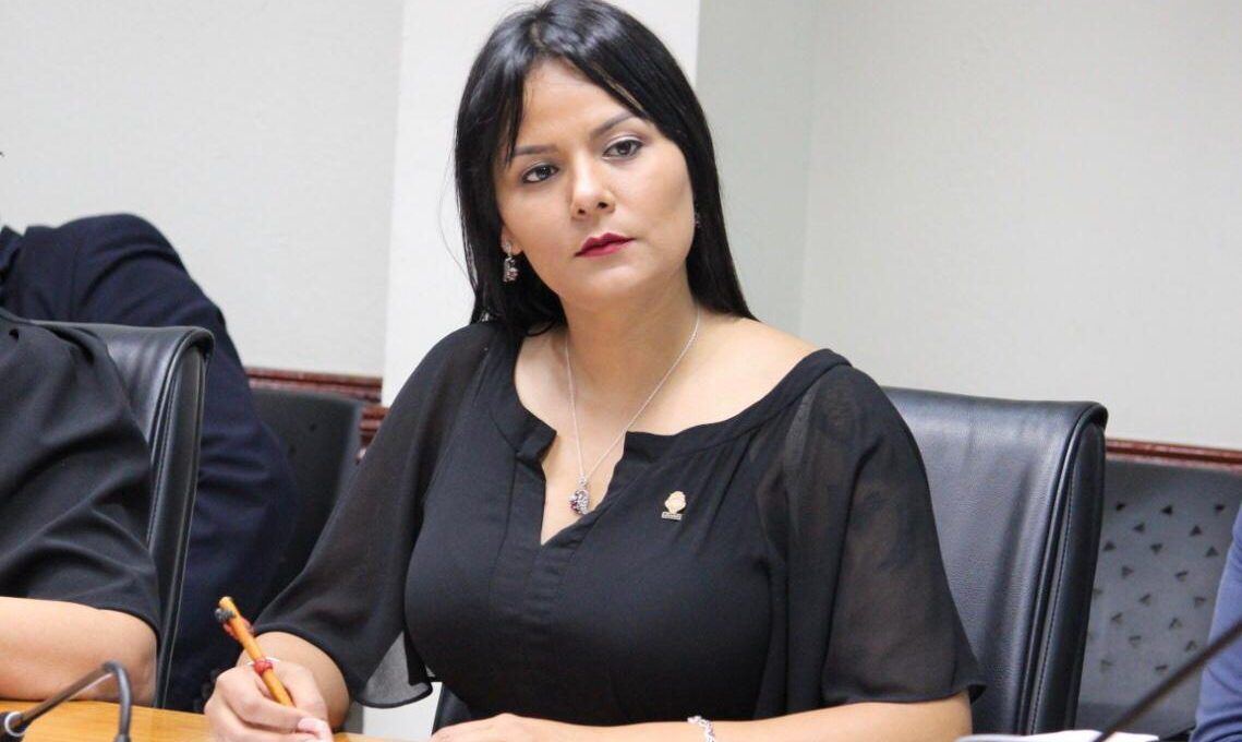 Diputada se disculpa por amenazar a oficial de tránsito