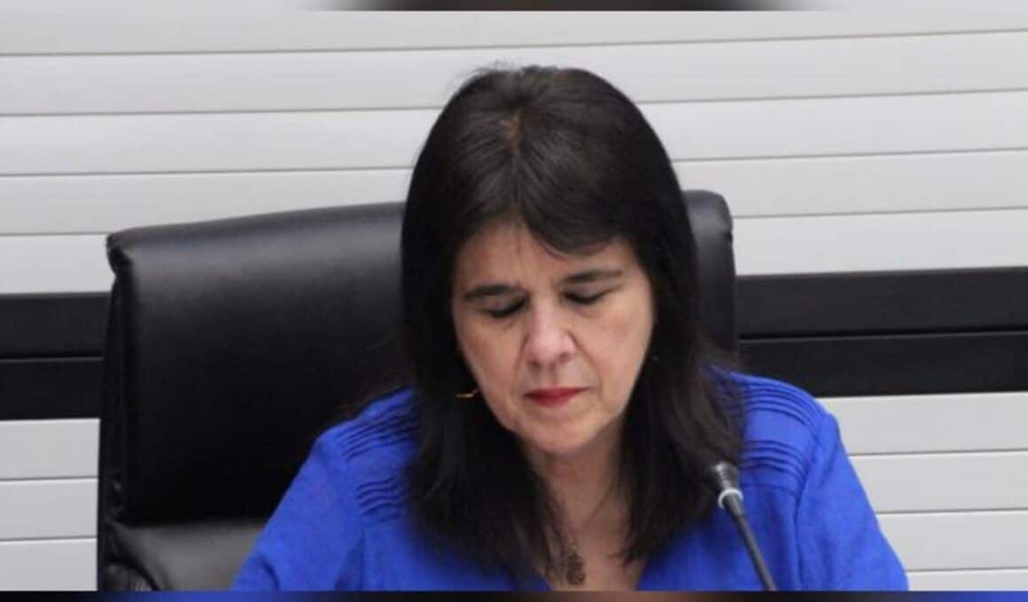 Floria Segreda: «Cómo es posible que cierren las iglesias, pero que los centros educativos permanezcan abiertos».