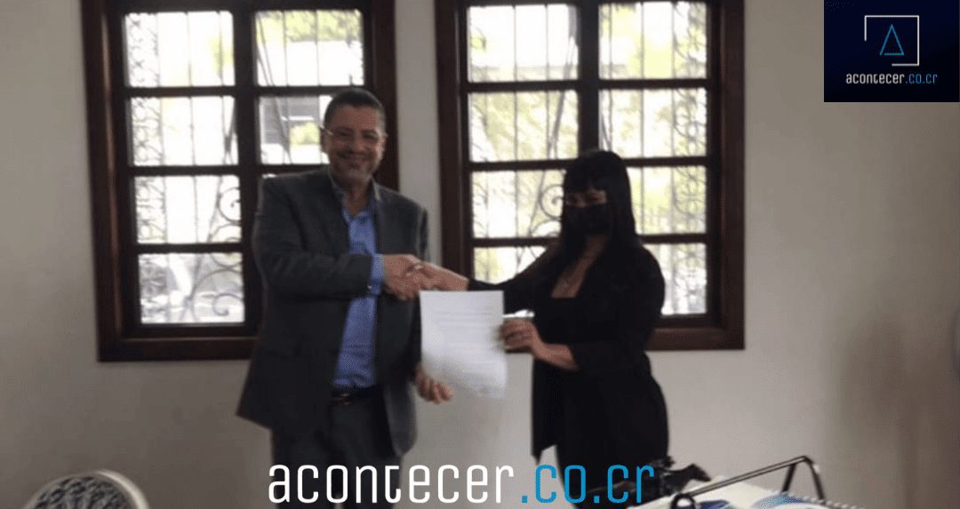 Rodrigo Chaves firma carta de compromiso contra el acoso sexual y violencia doméstica