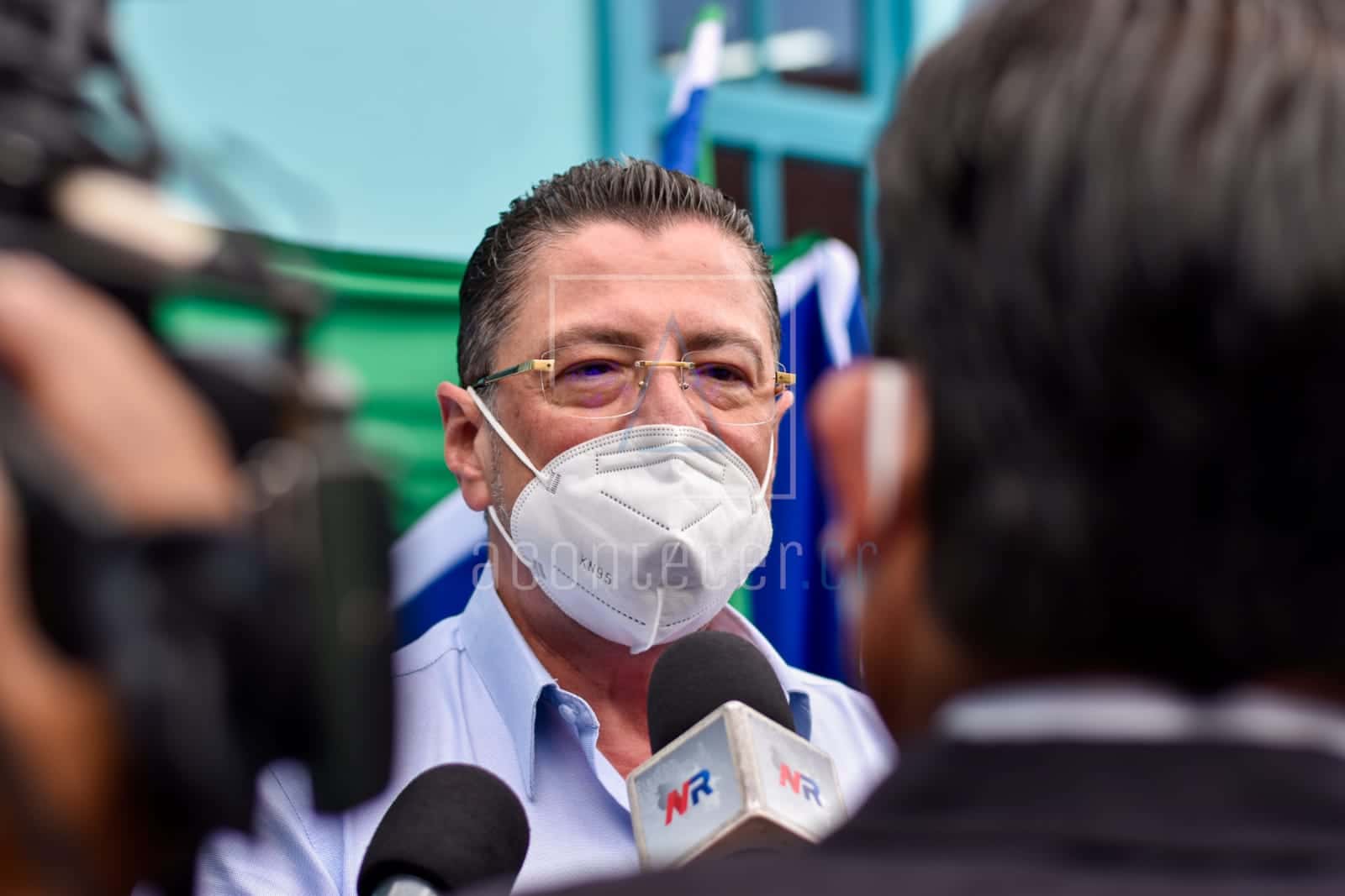 Rodrigo Chaves promete apoyar a los policías en eventual gobierno