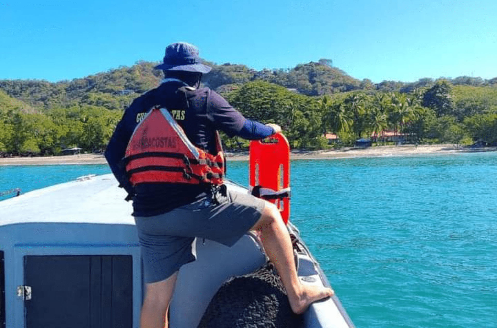 Guardacostas Rescatan A Mujer Arrastrada Por Corriente En Playa Flamingo, Santa Cruz