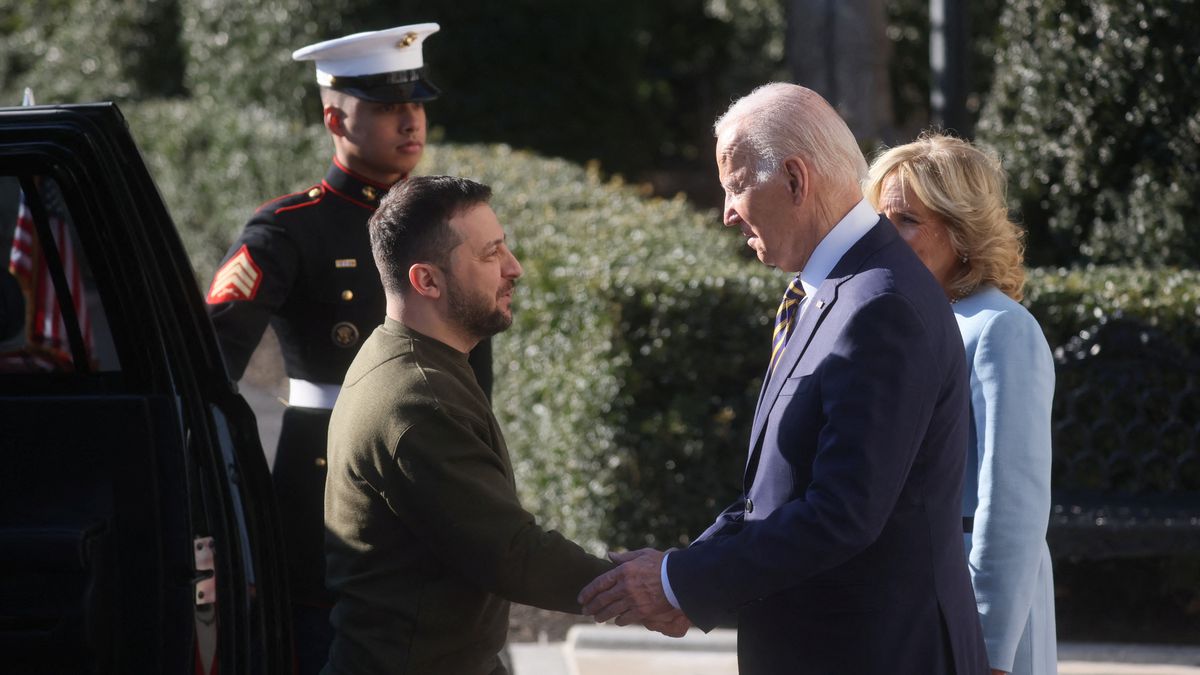 "La visita del director de la CIA a Ucrania: discusiones sobre posibles acciones militares de Rusia y la ayuda de Estados Unidos a Kiev en crisis"