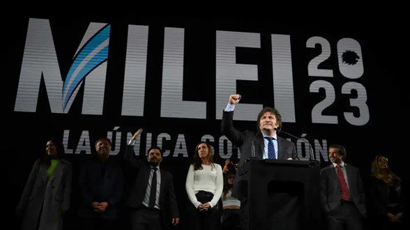 Cierre de campaña de Javier Milei (TELAM).

Javier Milei análisis internacional