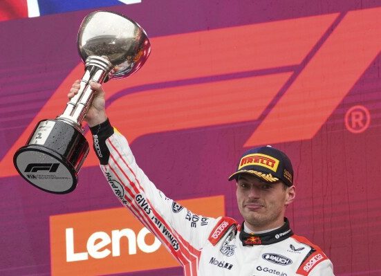 Max se impuso en Suzuka y recortó distancia en el campeonato de F1