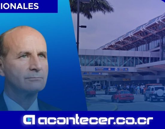 José María Figueres fue captado ayer saliendo del país con gesto serio en el Aeropuerto Juan Santamaría