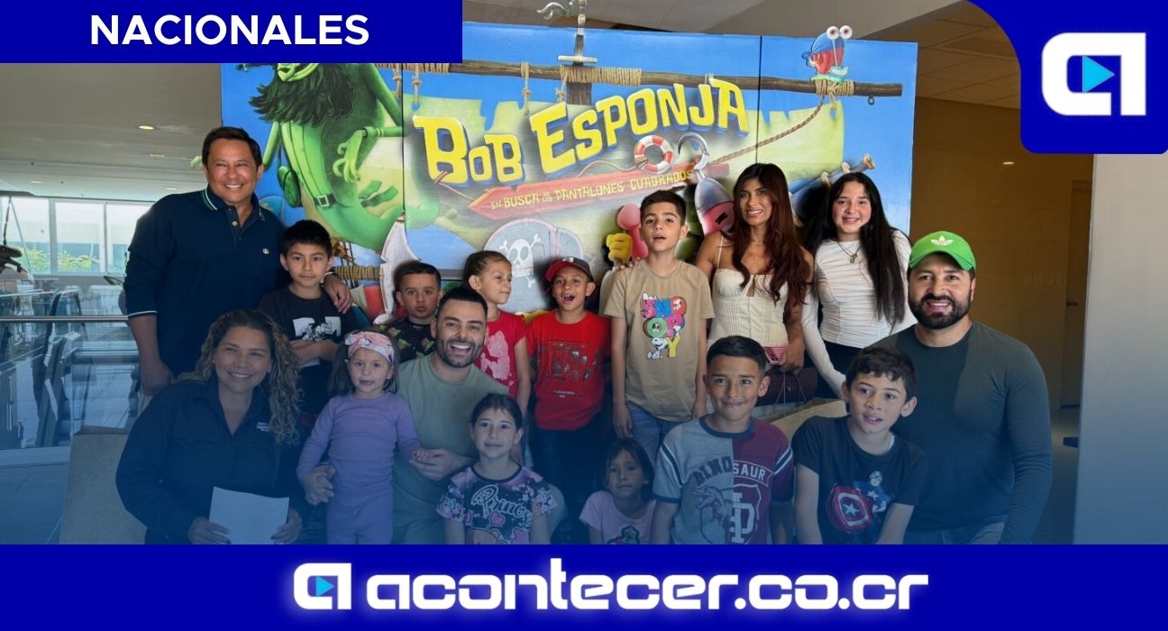 Niños en situación vulnerable disfrutan función de cine y reciben útiles para el 2026